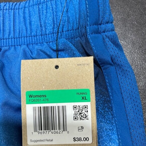 Nike Women's Dri-FIT Tempo Printed Running Shorts - Picture 8 of 14